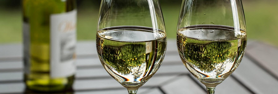 stojaki na wino sklep